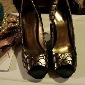 A pair of nine west peep toe